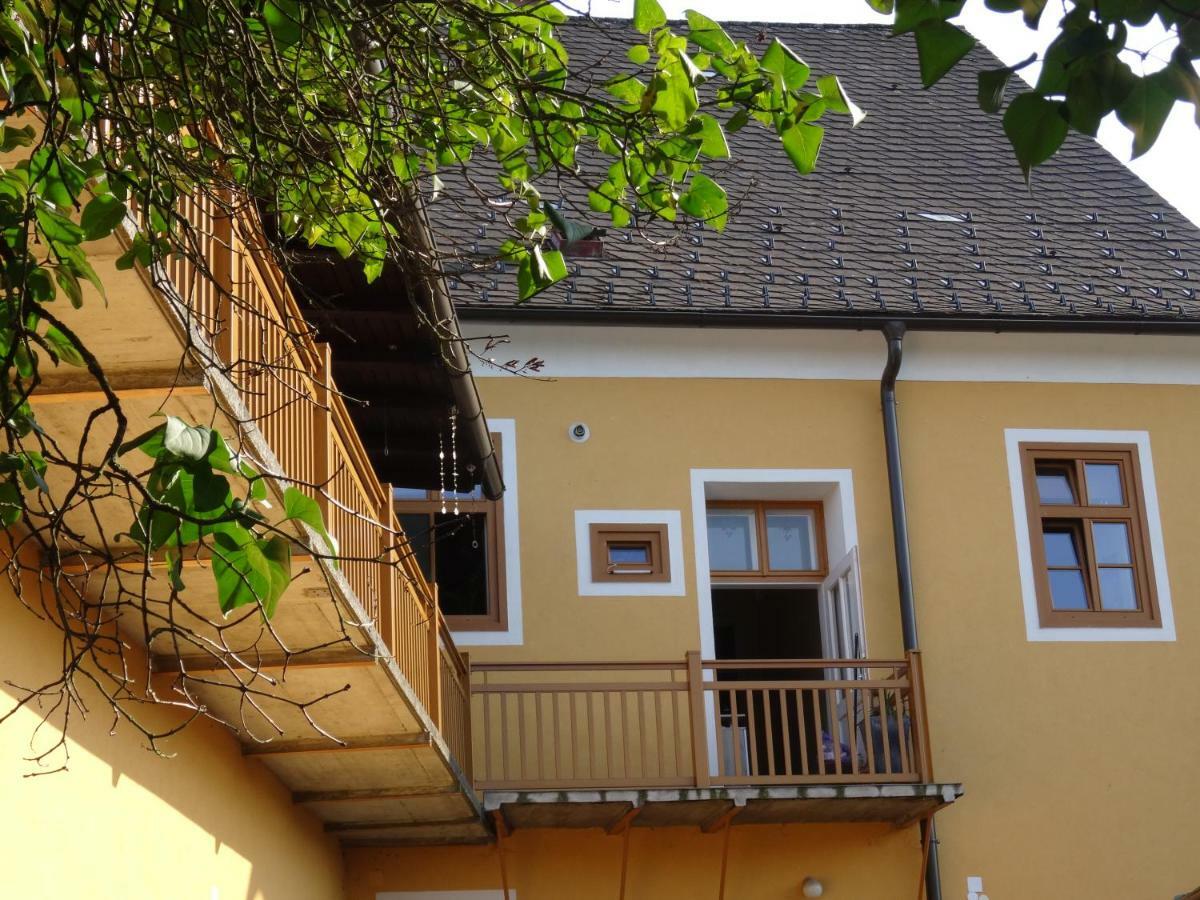 Gaestehaus Familie Loeffler - Ferienwohnung Am Stadtplatz In 利乔 外观 照片